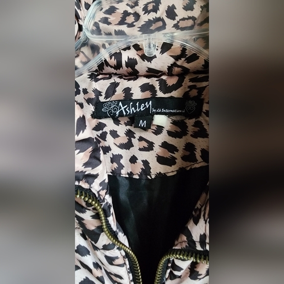 Ashley By 26 International Animal Print Vest - Picture 2 of 5